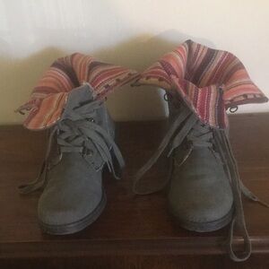 Chic Gray Lace-Up Boots with Pink Accents